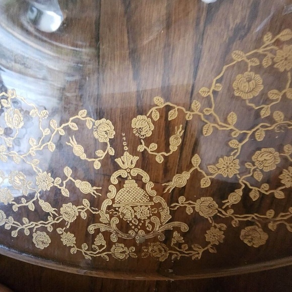 Vintage Plate with Gold pattern on glass legs - Picture 8 of 8
